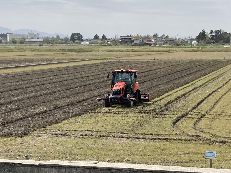 2台同時耕起で作業精度・燃油測定　スマート農機の活用 クボタと 新潟クボタ新潟県と効果検証